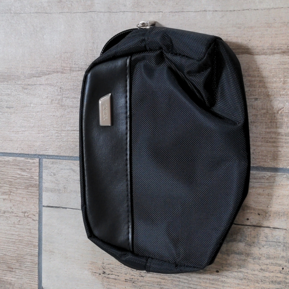 Tumi for Delta Small Cosmetic/Amenity Zip Pouch